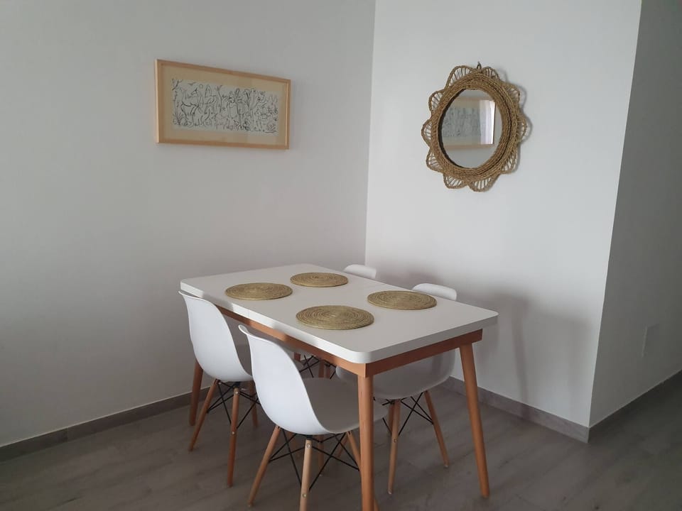 Apartment, 1 Bedroom, Smoking, Balcony | Dining room