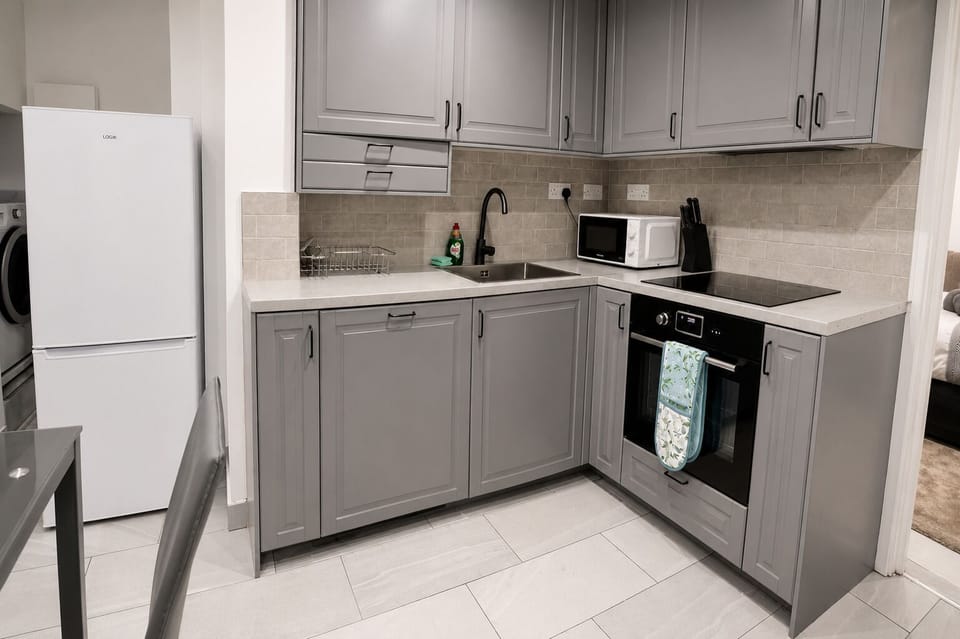 Dining & Kitchen area | Marylebone flat near Edgware Road & Paddington