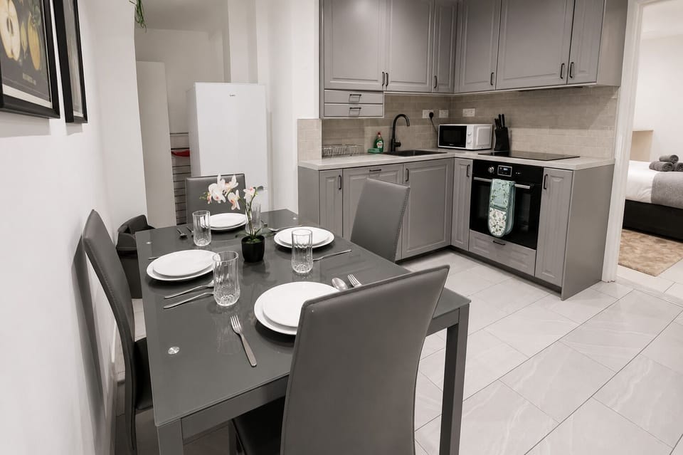 Dining & Kitchen area | Marylebone flat near Edgware Road & Paddington