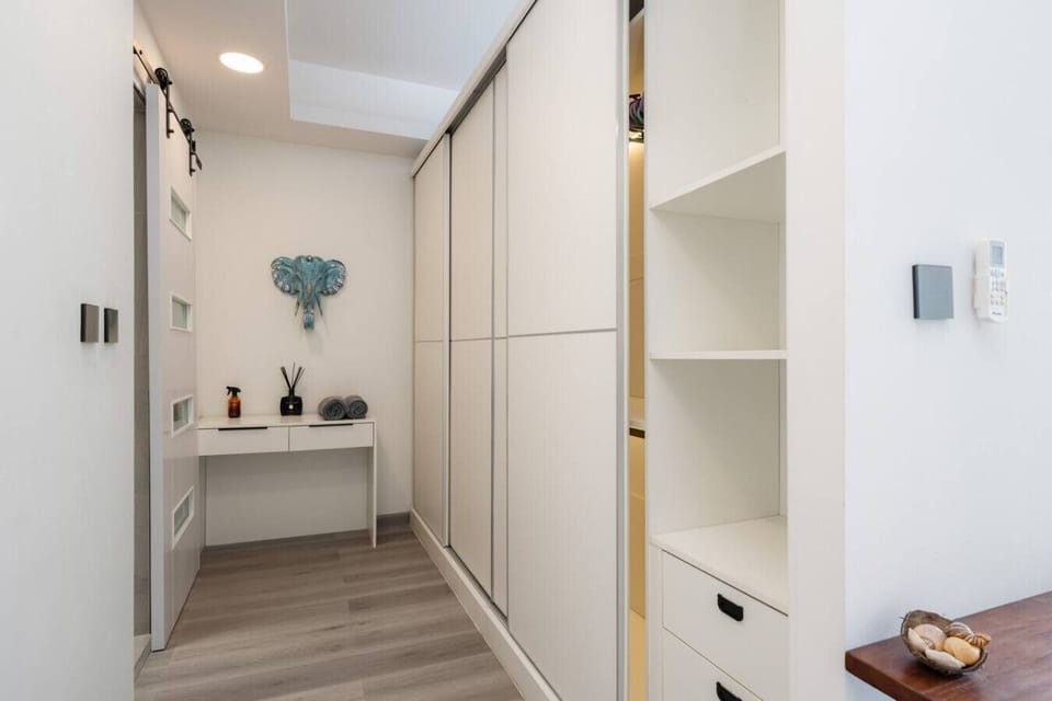 Modern bathroom with walk-in shower at Villa J3, Replay Residence Bangrak Koh Samui