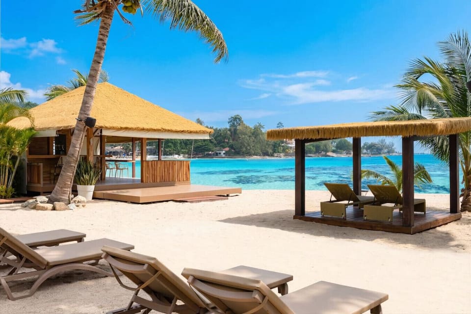 White Sand Beach with Palm Trees - Bankun Holiday Villa Koh Samui Thailand