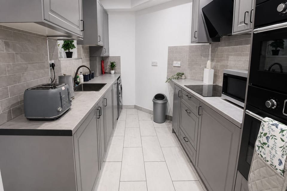 Dining & Kitchen area | Marylebone flat near Edgware Road & Paddington