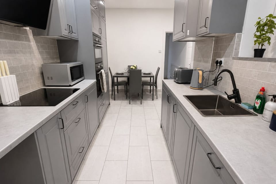 Dining & Kitchen area | Marylebone flat near Edgware Road & Paddington