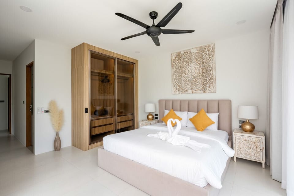 Cozy bedroom with handcrafted rattan headboard and tropical accents, Bophut holiday rental