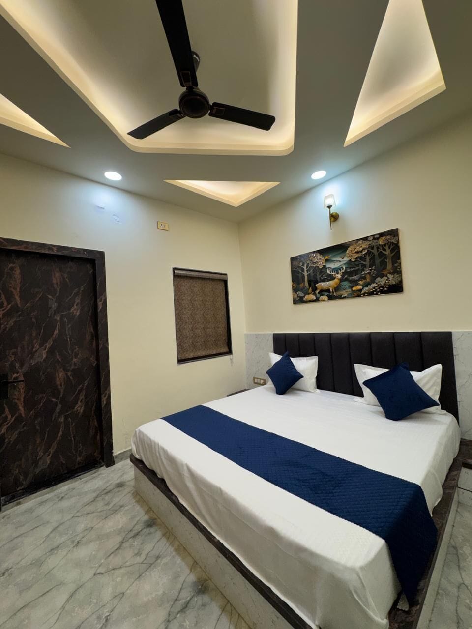Egyptian cotton sheets, premium bedding, desk, free WiFi
