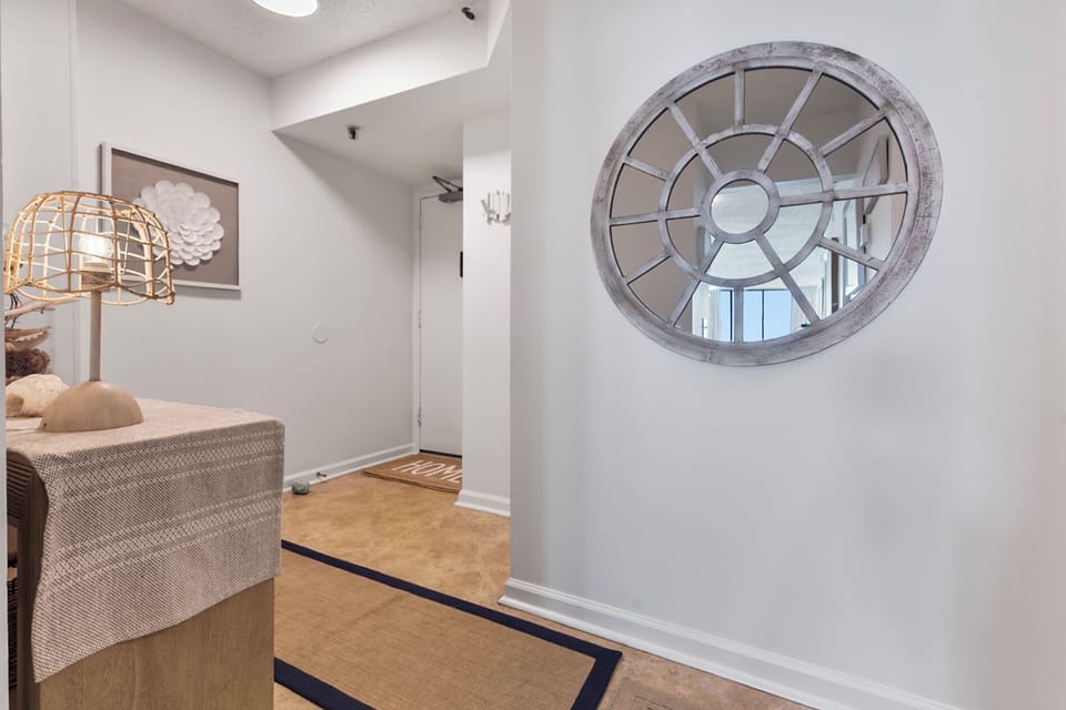 Welcoming Entryway of Spinnaker #304