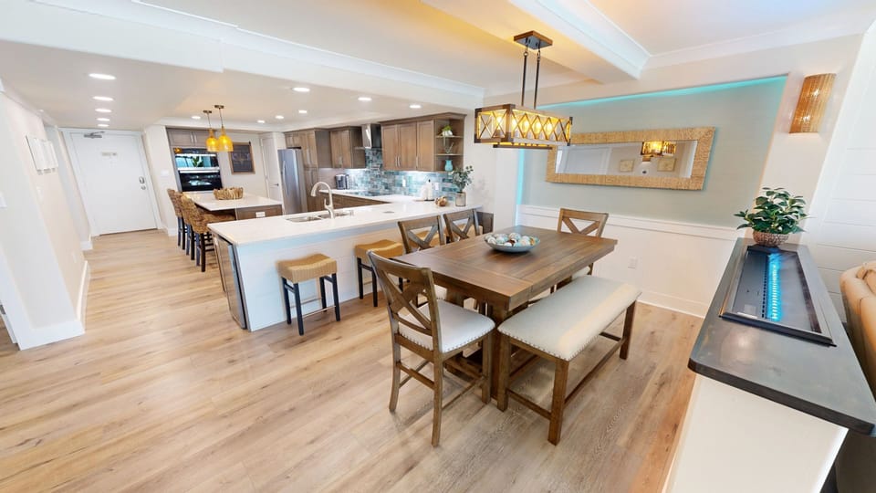 Condo, 2 Bedrooms | Dining