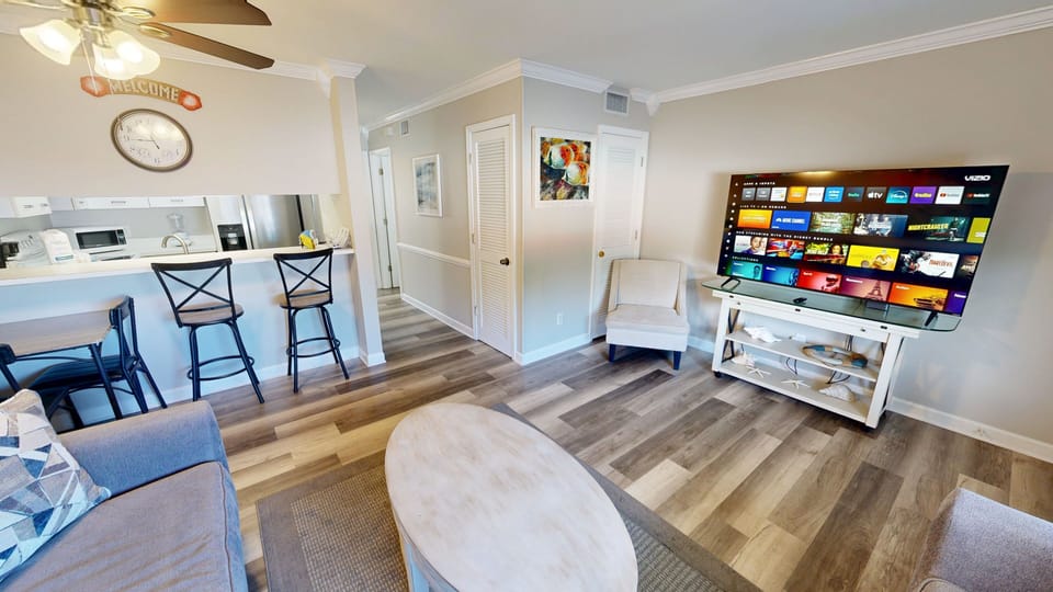 Condo, 1 Bedroom | Living area