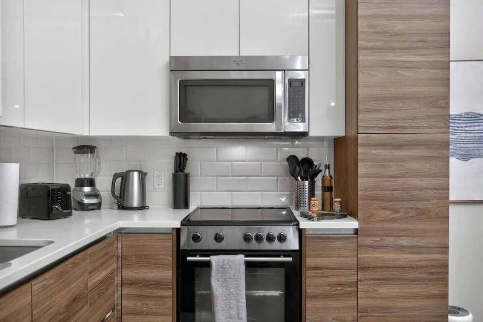 Full-size stove, microwave, and all essentials - from quick morning coffee to full celebration dinners with your crew.
