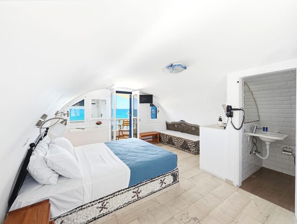 Sea View Dome with Balcony | In-room safe, soundproofing, iron/ironing board, free WiFi