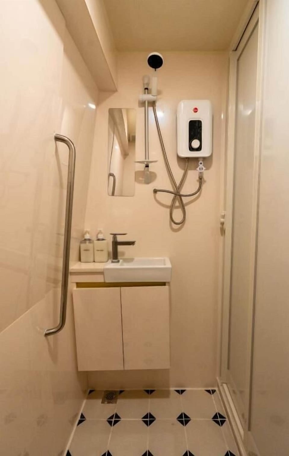 Deluxe Double Room | Bathroom | Shower, towels, toilet paper