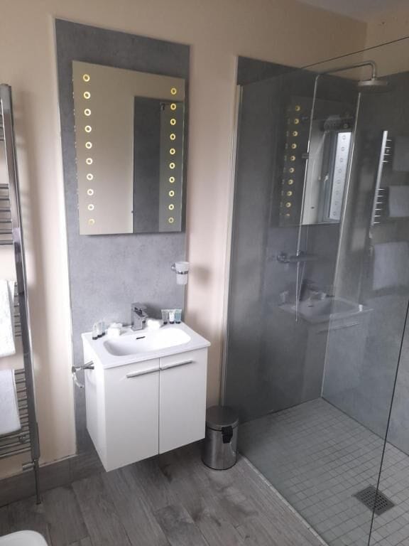 Shower, free toiletries, hair dryer, bathrobes