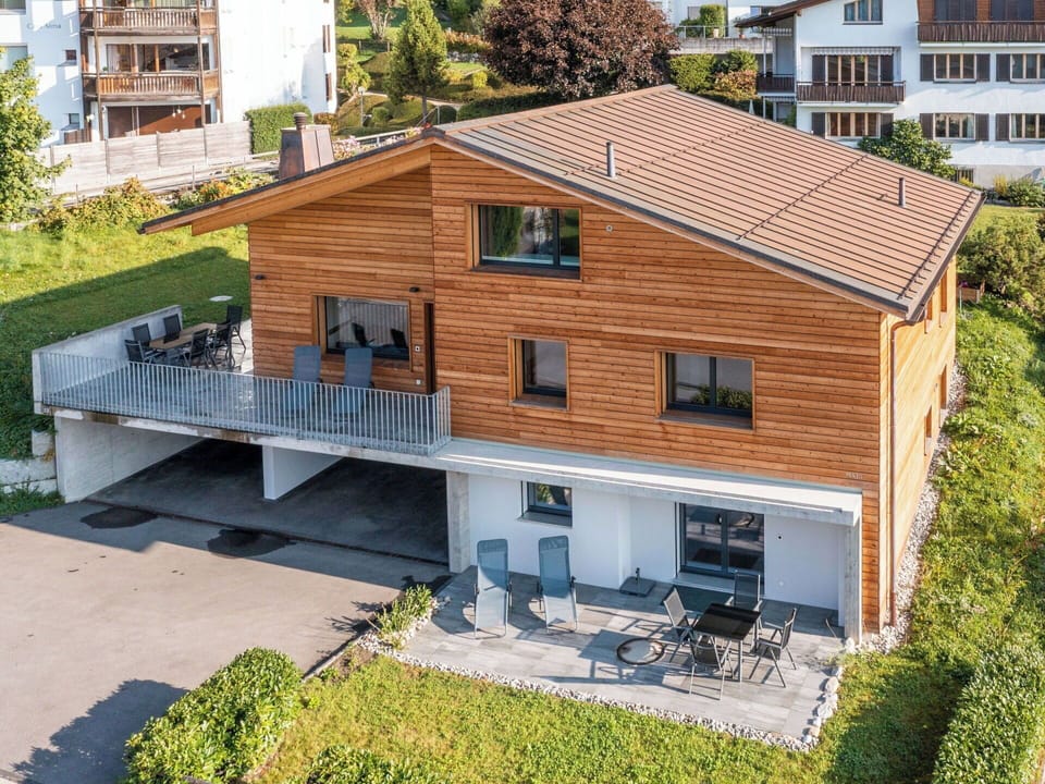 Window, Architecture, Residential Area, House, Home, Roof, Cottage, Driveway, Suburb, Mid-Size Car