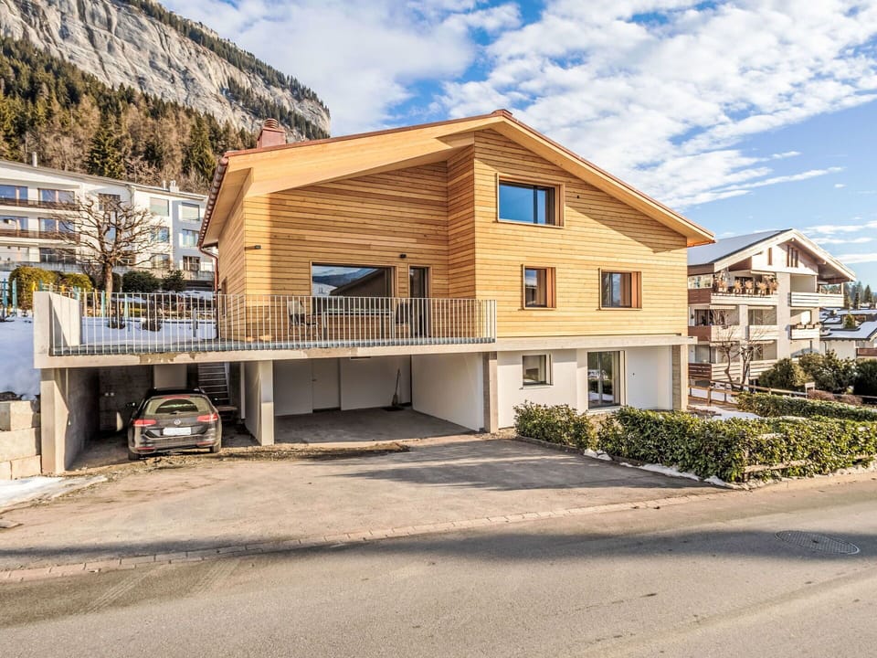 Window, Architecture, Residential Area, House, Home, Roof, Cottage, Driveway, Suburb, Mid-Size Car