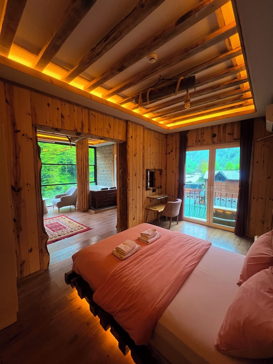 Luxury Double Room, River View | Free WiFi, bed sheets, wheelchair access