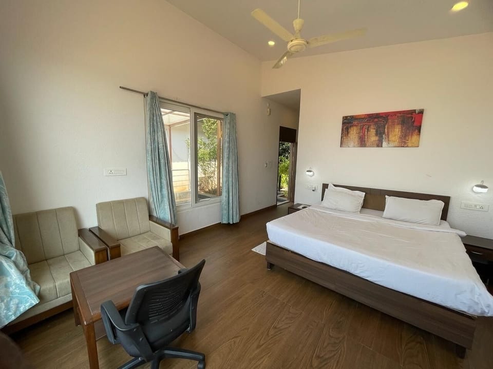 Premium Cottage, Balcony | Hypo-allergenic bedding, in-room safe, desk, laptop workspace