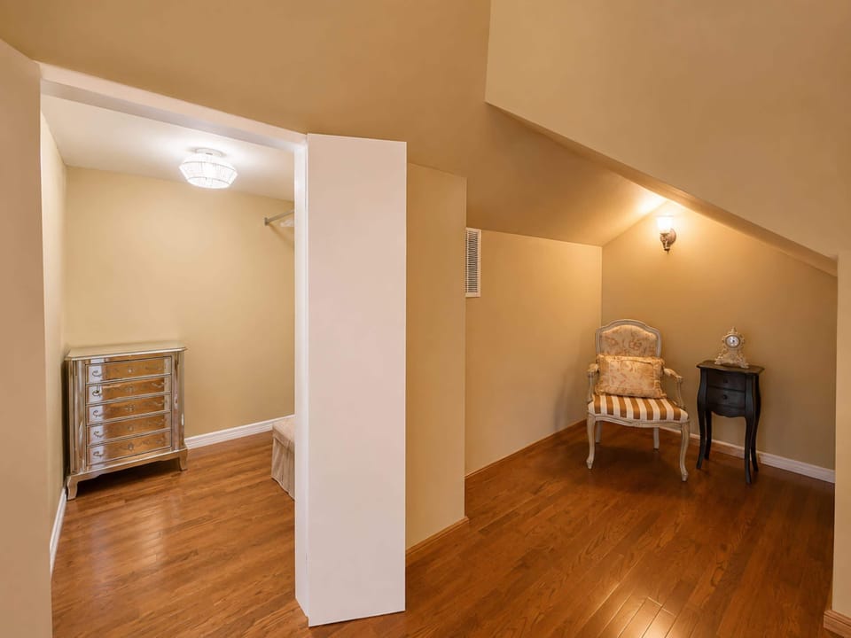 This spacious queen suite includes a smart TV & ensuite bath​
