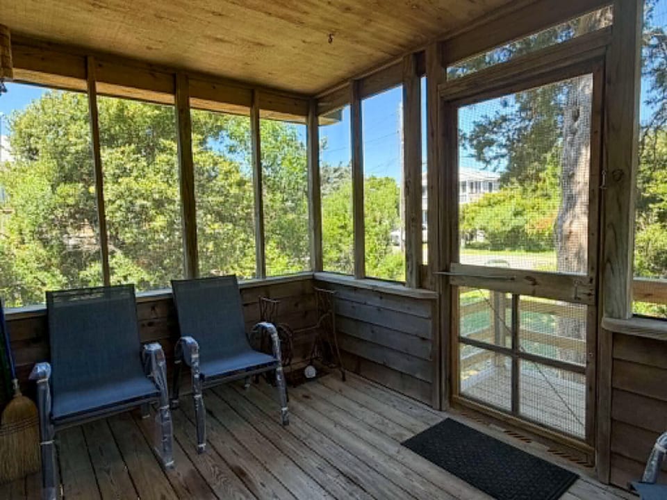 Screened Porch (alternate view) 