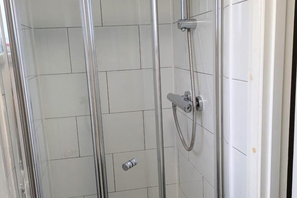 Double Rooms End Terrace Close to Kettering Town House in Corby