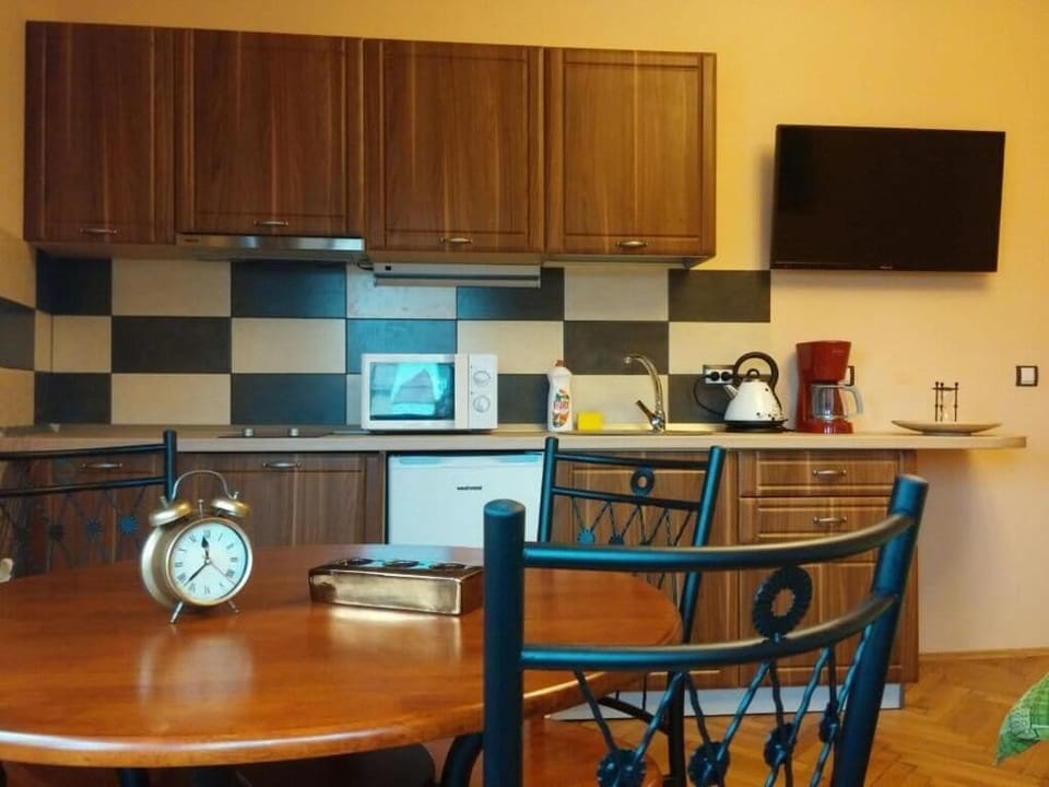 Studio, City View | Private kitchen | Electric kettle