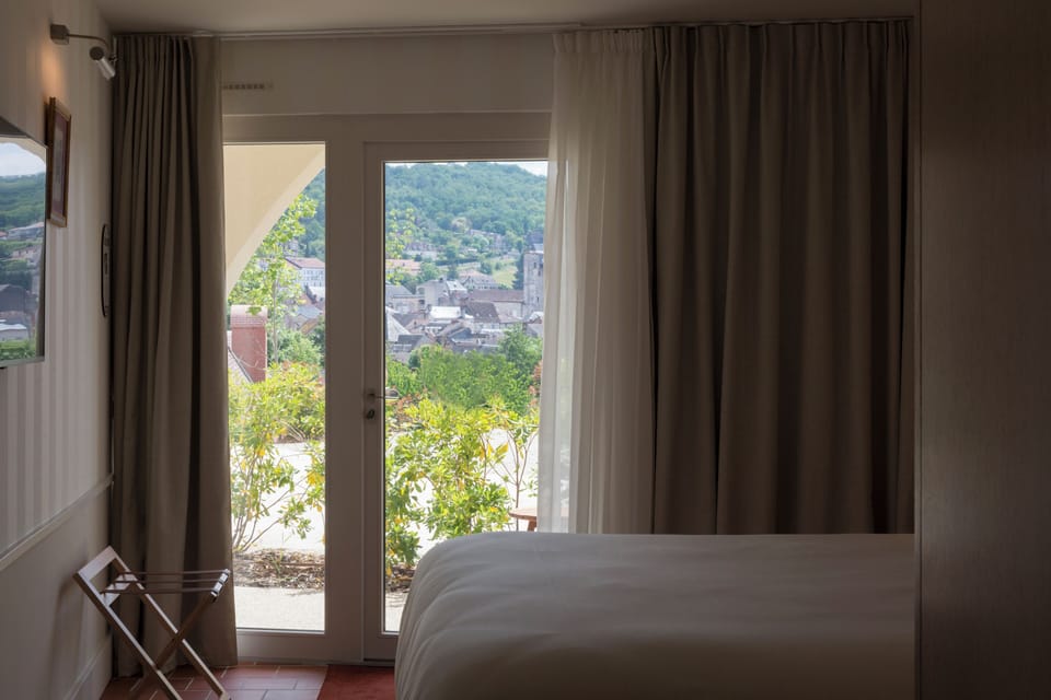 Family Suite, Accessible, City View | Minibar, in-room safe, blackout drapes, soundproofing
