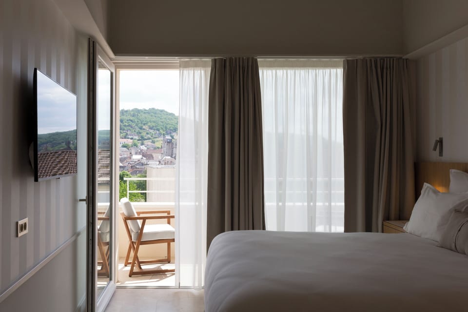 Standard Suite, City View | Minibar, in-room safe, blackout drapes, soundproofing