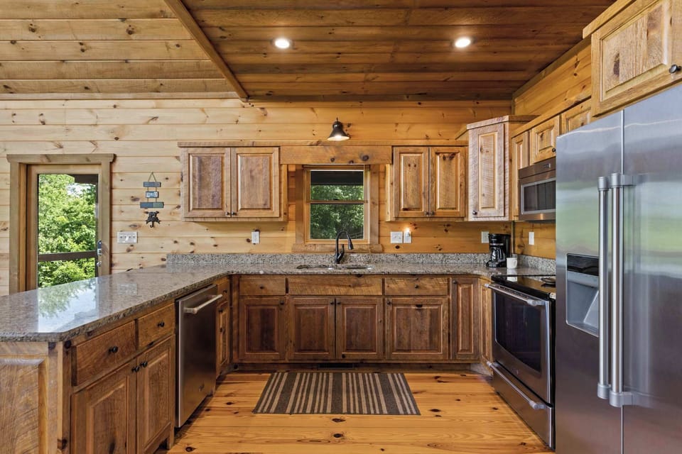 Spacious & Modern – Enjoy a well-equipped kitchen with premium appliances and ample cabinetry for all your cooking needs.