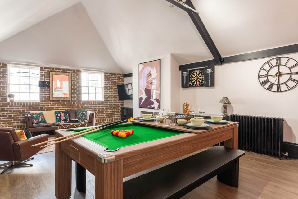 Front Room With Pool Table 