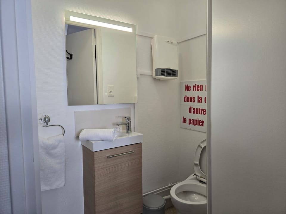 Bathroom sink