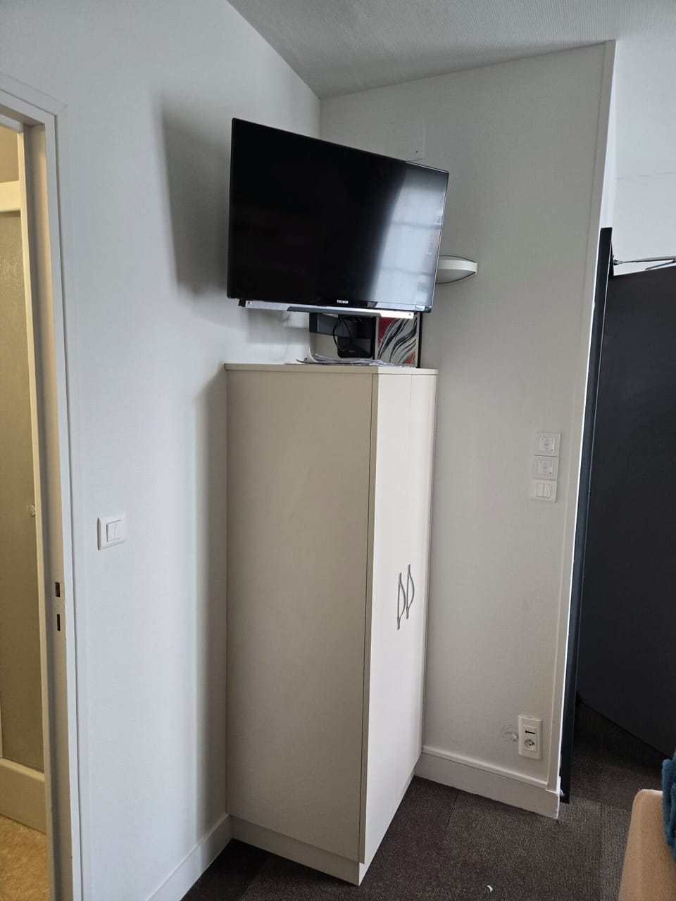 Standard Triple Room, 1 Bedroom | Desk, soundproofing, iron/ironing board, free WiFi