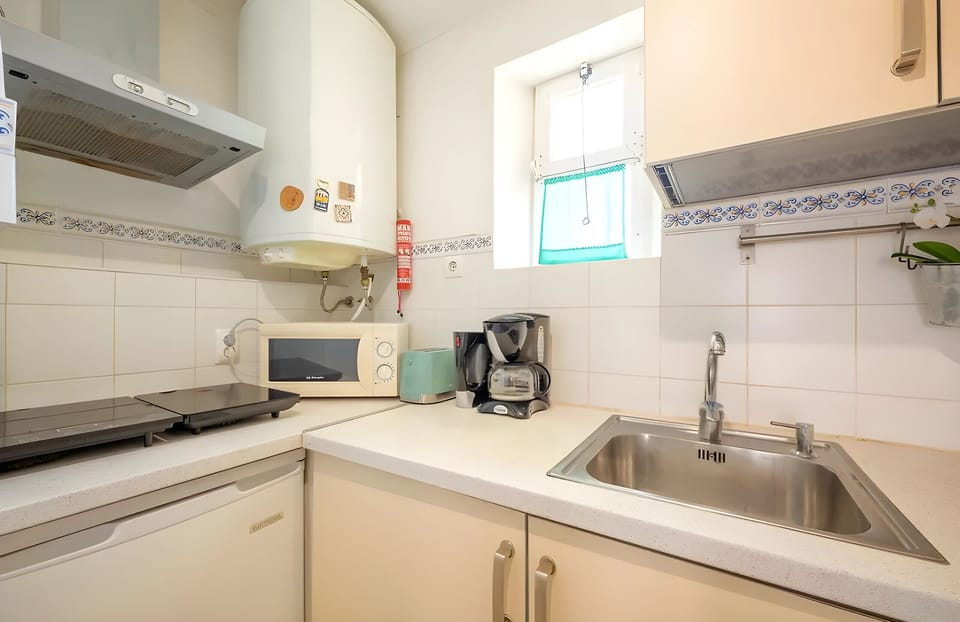 Microwave, coffee/tea maker, cookware/dishes/utensils