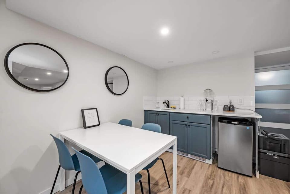 This common area also comes with an extra table, a sink and a mini fridge! This spot is perfect for the kids. It's also equipped with a dehumidifier, which helps cool it down on those hot humid days!