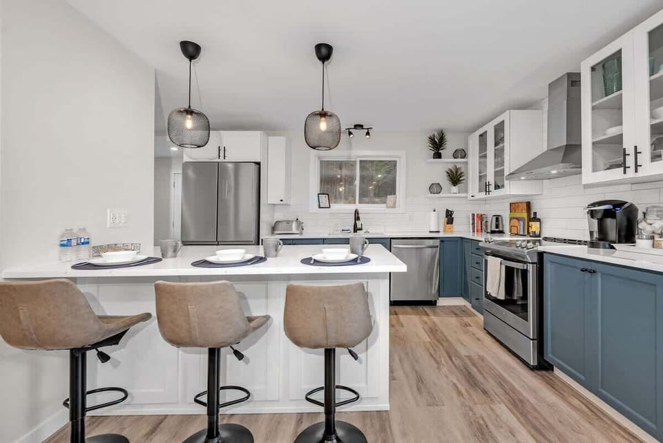 Newly renovated open concept fully equipped kitchen with extra seating on the counter, for either breakfast, lunch or dinner. This kitchen is equipped with all your cooking needs, from spices, to pots, pans, cutlery, oils and all things alike!