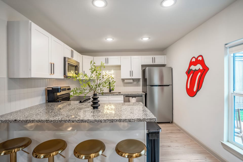 Detached apartment kitchen