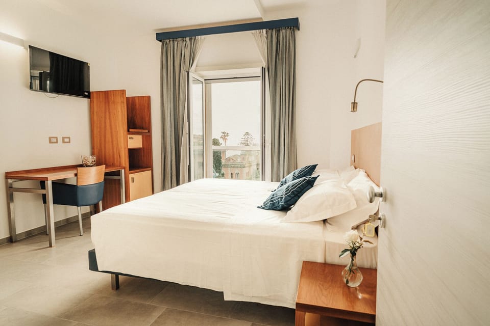 Double Room, Balcony | In-room safe, soundproofing, free WiFi