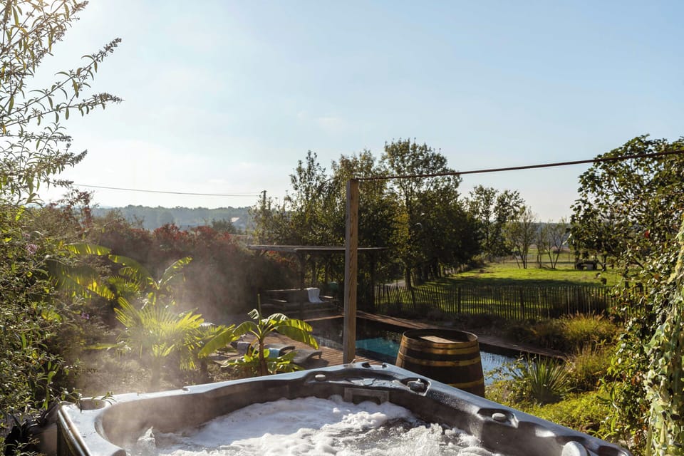 Outdoor spa tub