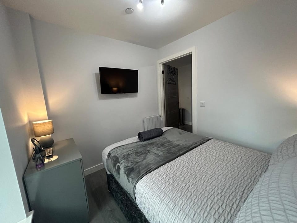 2 bedrooms, iron/ironing board, WiFi (free), bed sheets