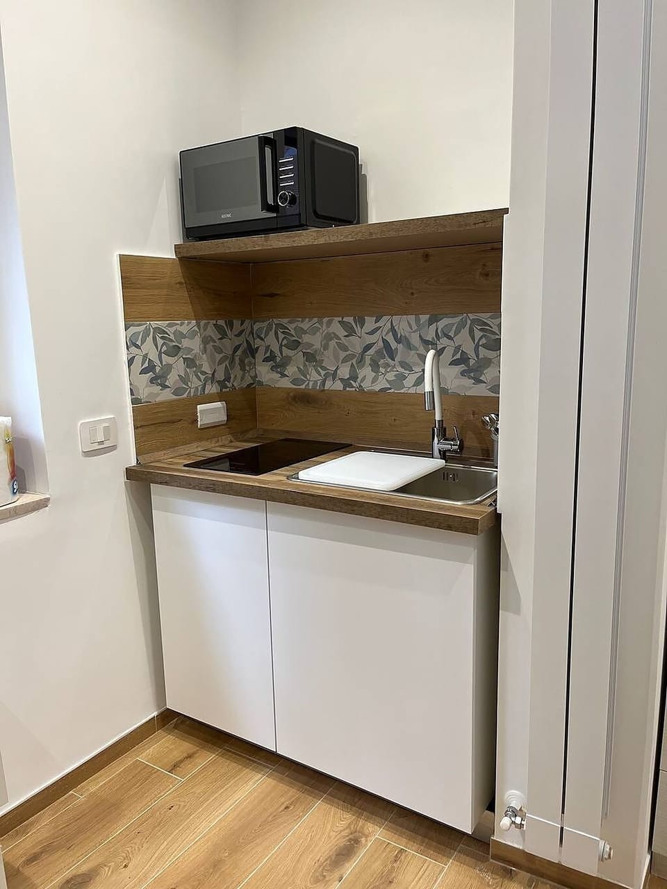 Family Studio, Private Bathroom | Private kitchen | Fridge, microwave, stovetop, cookware/dishes/utensils