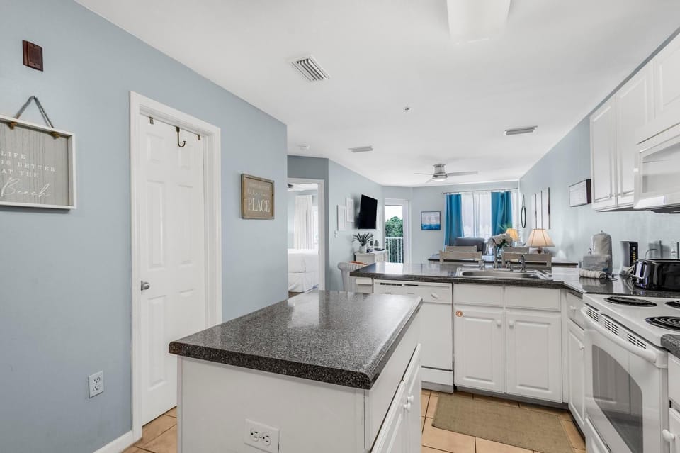 Condo, Multiple Beds (Grand Caribbean 117) | Private kitchen