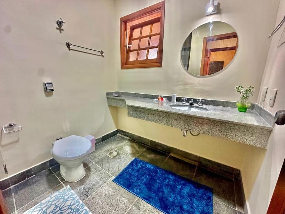 Standard Triple Room | Bathroom | Free toiletries, towels, soap, shampoo
