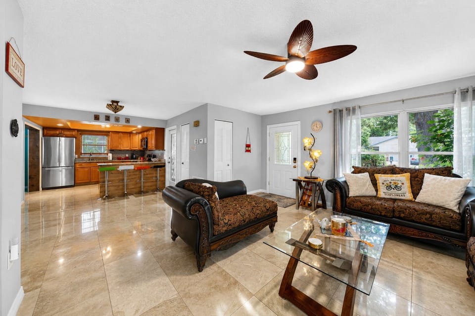 Seamless flow between the living room and kitchen, ideal for families and groups.