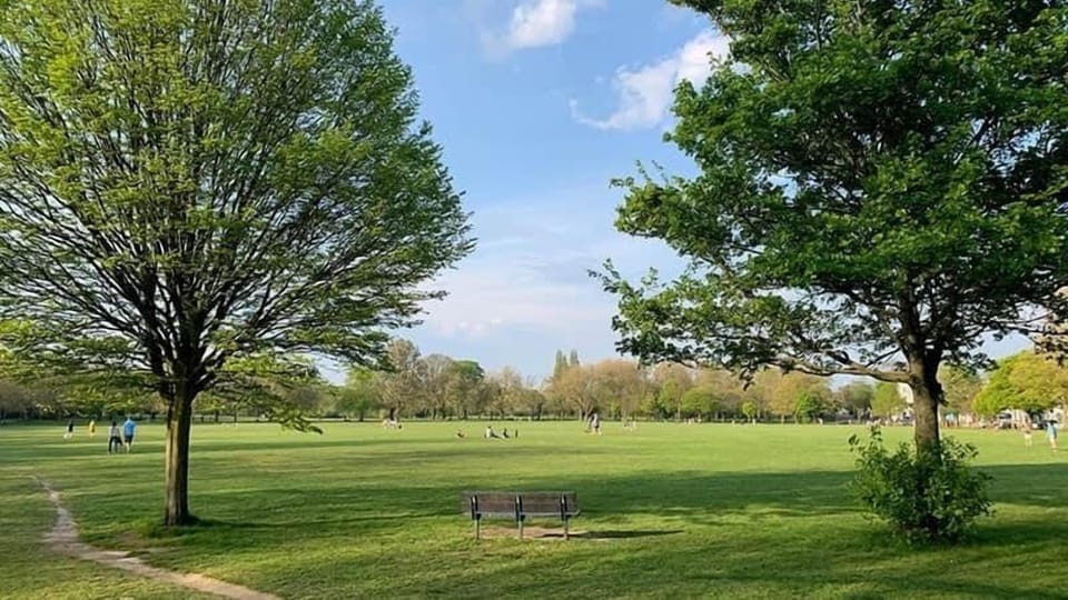 Balham Common (3mins walk)