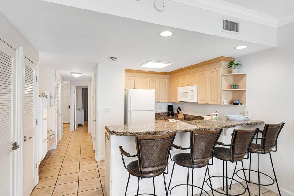 Condo, 1 Queen Bed with Sofa bed (Boardwalk 1805) | Private kitchen