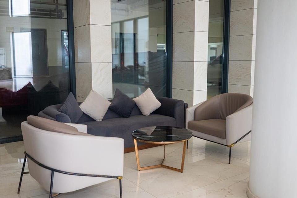 Comfort Penthouse, Balcony, City View | Lobby