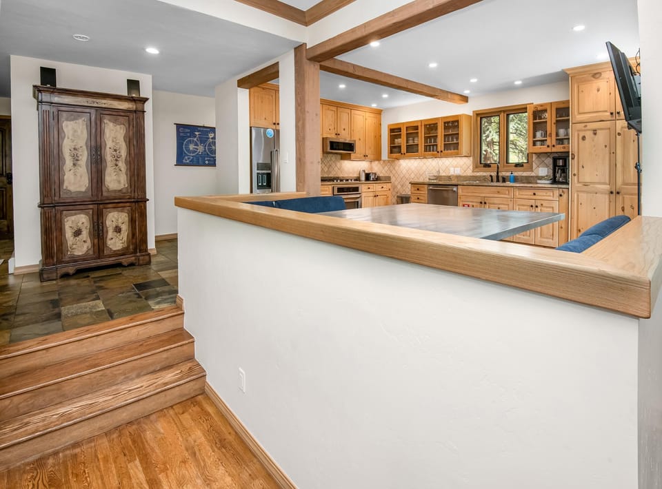 House, Multiple Beds (4BD Private East Vail Duplex on Bus R) | Private kitchen
