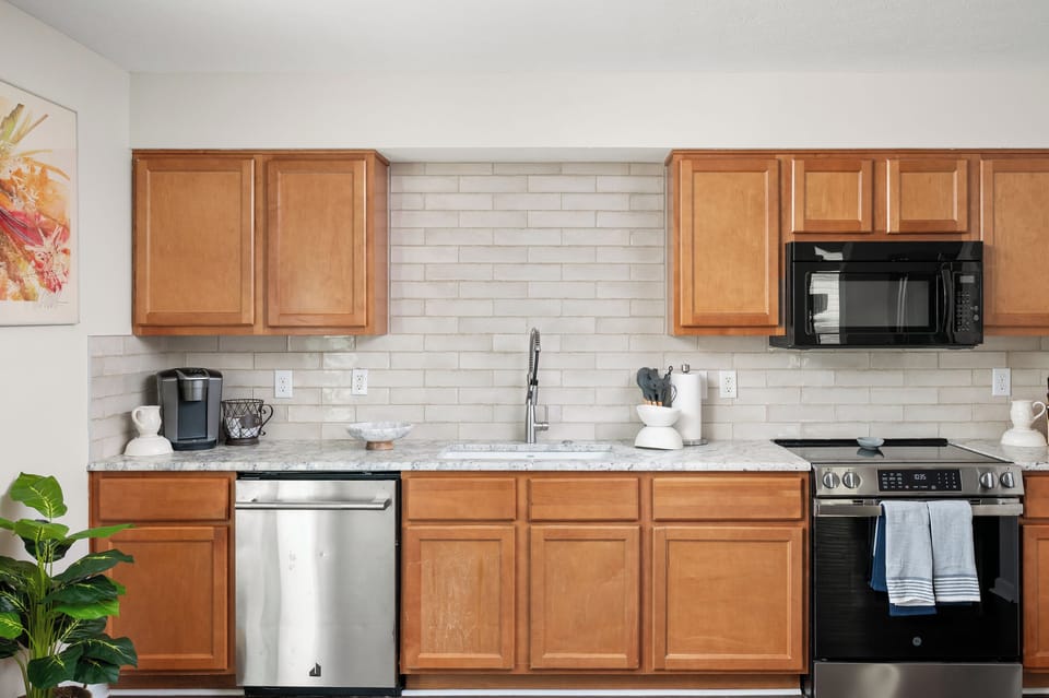To help you settle in, we provide a starter supply of bathroom essentials, including shampoo, conditioner, body wash, toilet paper, and fresh towels for your arrival.