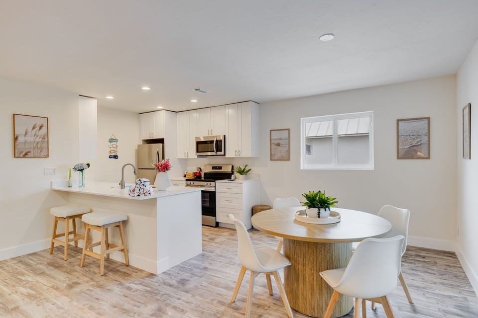 Fully equipped kitchen and dining table with seating for four