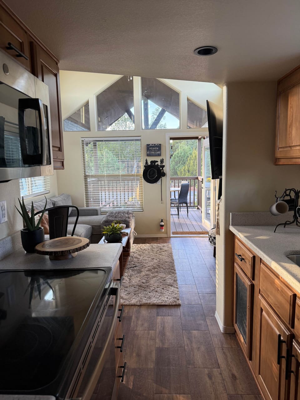 Interior 12