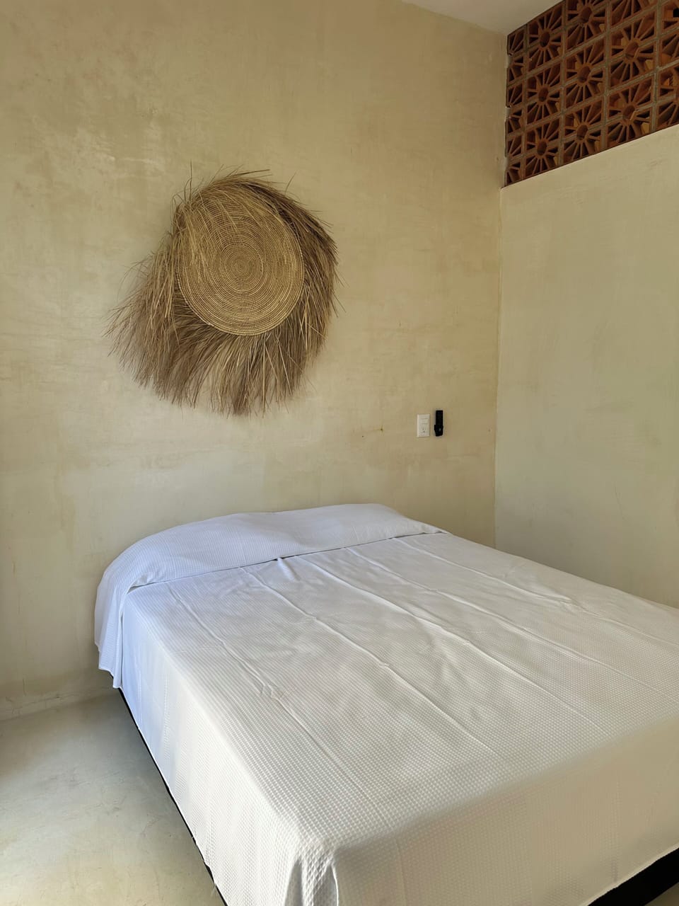 Basic Suite, 1 Queen Bed, Pets Allowed, Poolside | Free WiFi, bed sheets