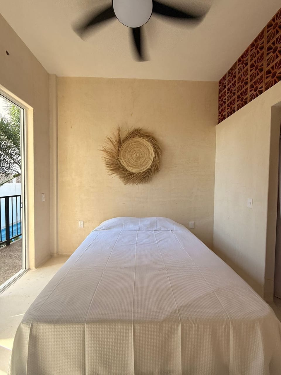 Basic Suite, 1 Queen Bed, Pets Allowed, Poolside | WiFi (free), bed sheets